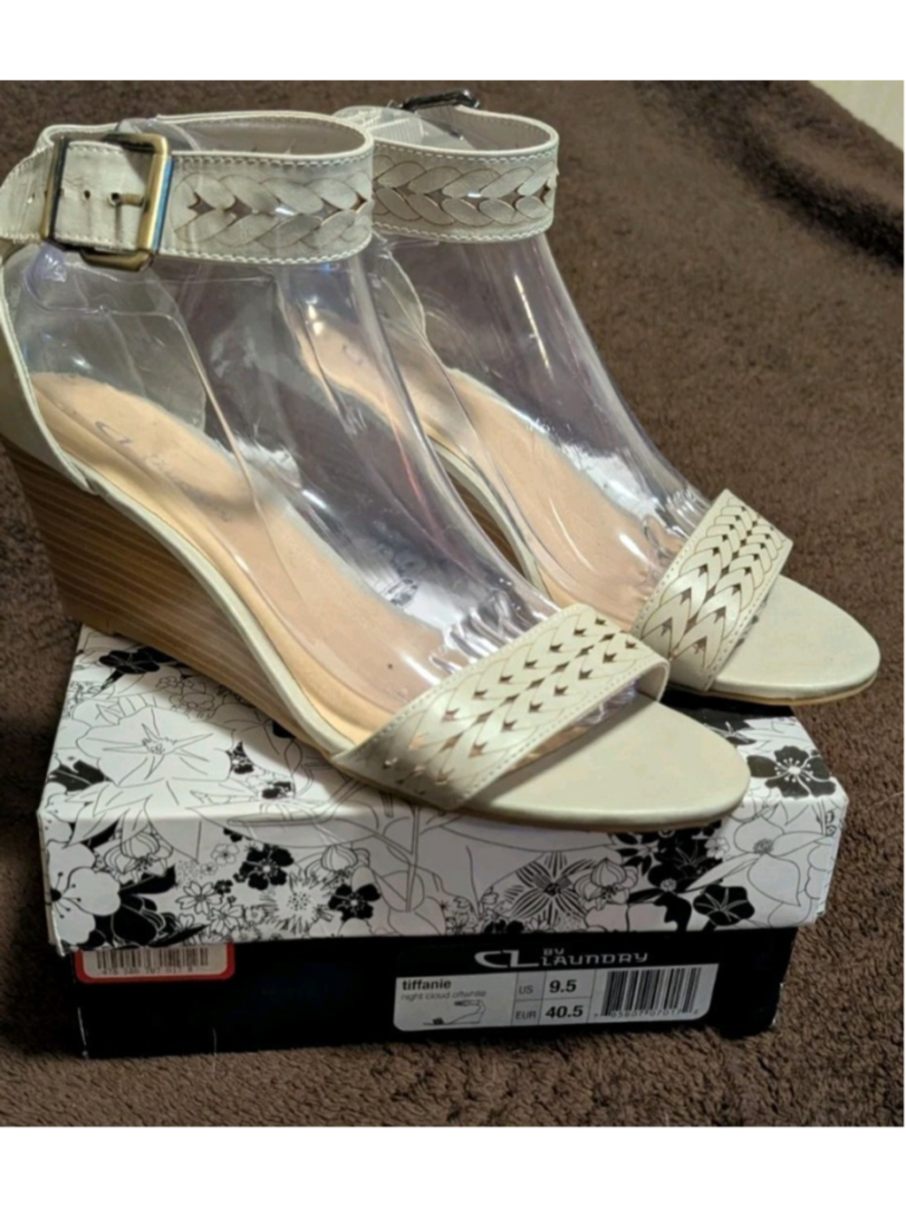 CL by Laundry Tiffanie Wedge Heel Offwhite Women's Size 9.5 Strap Buckle N41